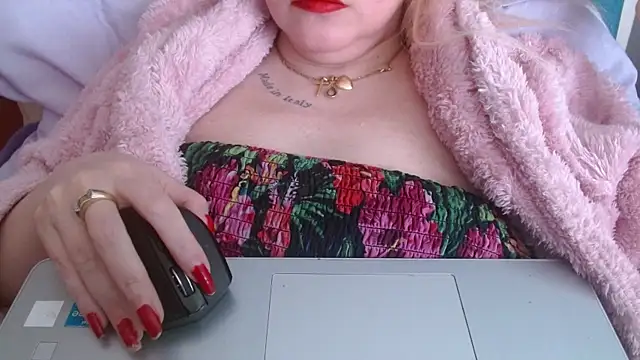 martachatte - Martachatte's free webcam - UK Sex Cams