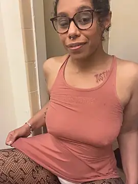 Desirae_Luciano