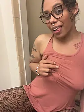 Desirae_Luciano webcam