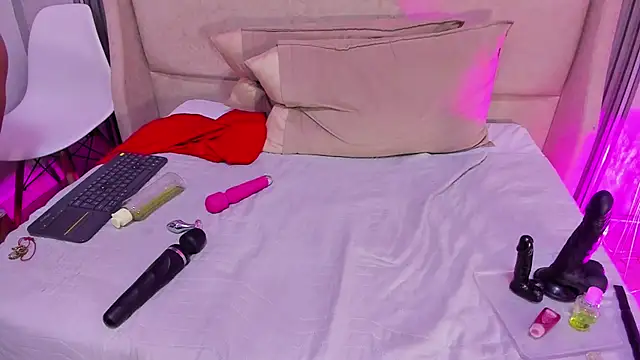 lezytompson - LezyTompson's free webcam - UK Sex Cams