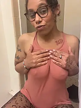 Desirae_Luciano webcam