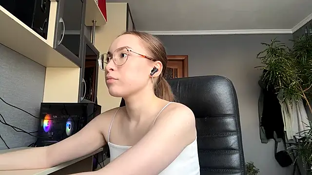 milaissocute - Milaissocute's free webcam - UK Sex Cams