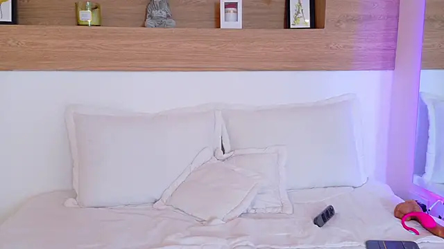 VioletBloomm live sex cam