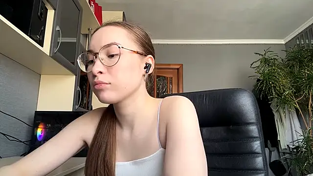milaissocute - Milaissocute's free webcam - UK Sex Cams