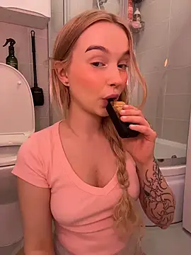 Baby_Tiny from StripChat is Freechat