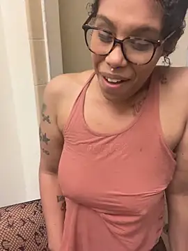 Desirae_Luciano live sex cam