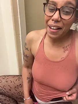 Desirae_Luciano