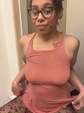 Desirae_Luciano