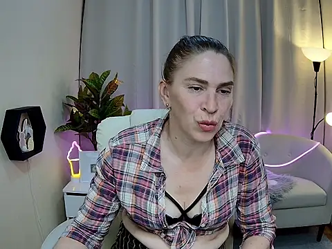 tessadaybreak - TessaDaybreak's free webcam - UK Sex Cams