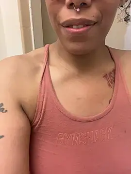 Desirae_Luciano live sex cam