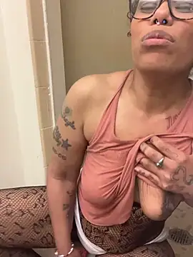 Desirae_Luciano