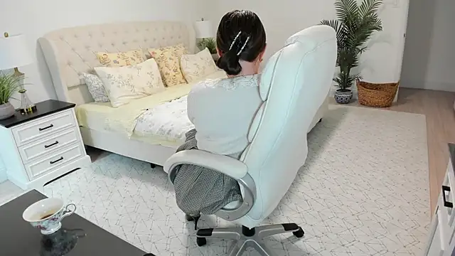 Vika73 live sex cam
