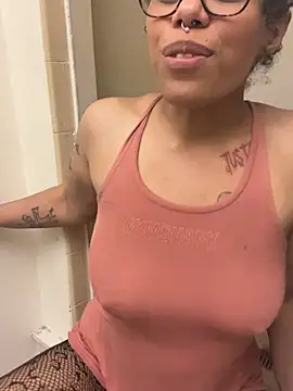 Desirae_Luciano