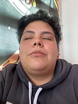 Hailey_Curvy webcam