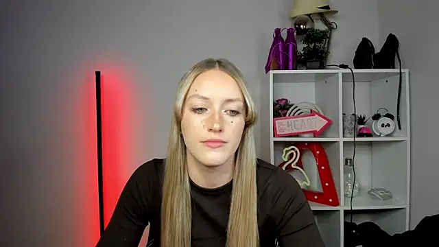 EvelynBlond webcam