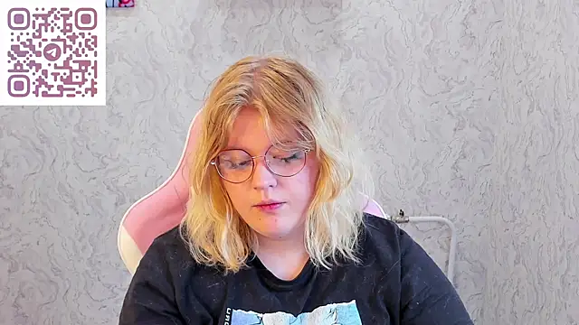 luna_c0ra webcam