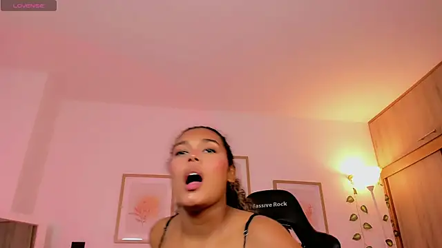 aleja_montiel__ webcam