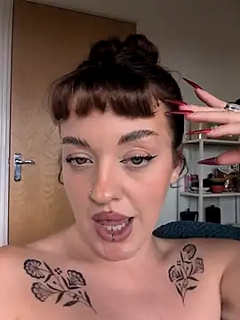 Petite_Juicy_Olive webcam