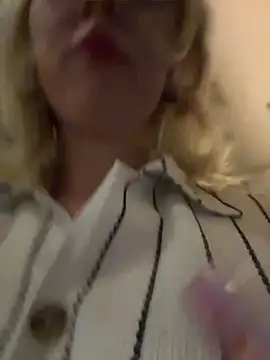RonnieKiss webcam