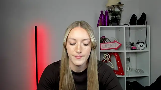 EvelynBlond webcam