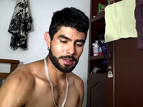 hideonbush051 - Hideonbush051's free webcam - UK Sex Cams