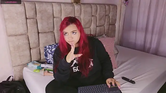 miiablumm_ - MiiaBlumm_'s free webcam - UK Sex Cams