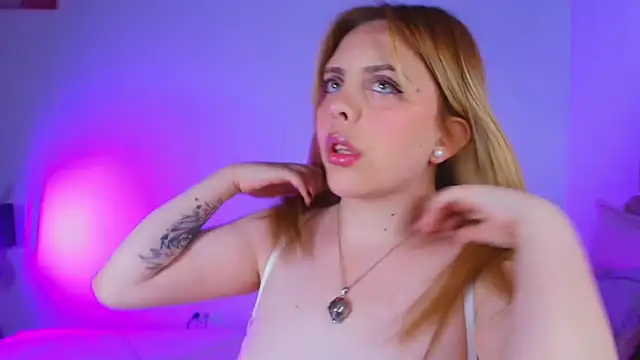 MiaColucci18 - Offline