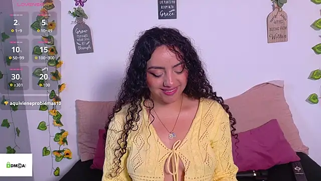 emiily_curly