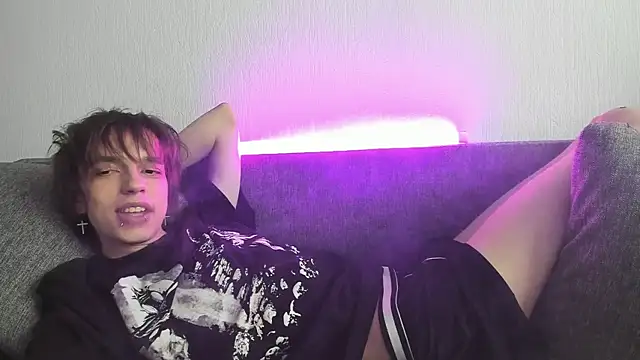 nolan_sagee (M twink) - show dick up close
