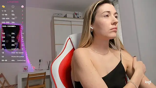 HotCarolineXO webcam