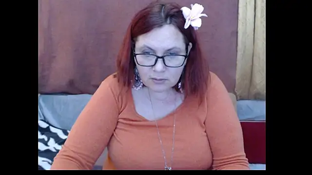 PlayfullMature webcam