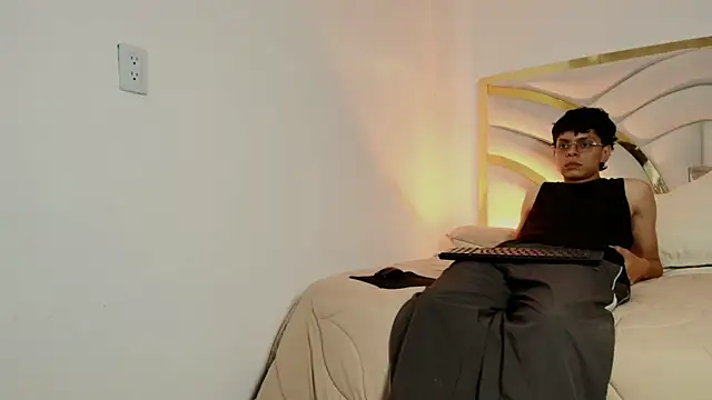 Milo_Storm webcam