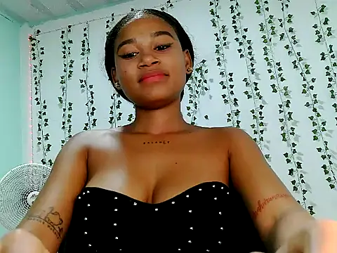 Akemy_Saunders webcam