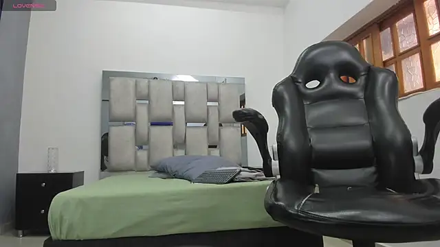 khris__evans webcam