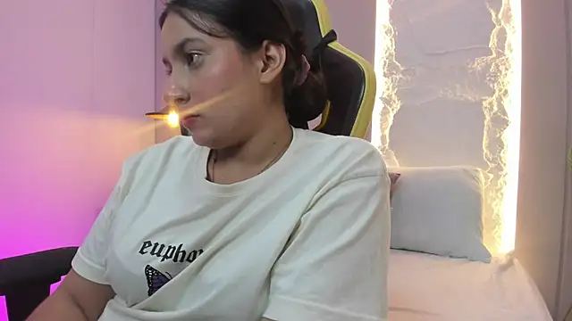 kira_relish webcam