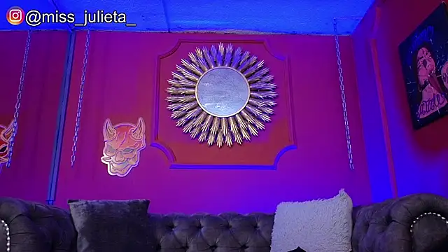 Julieta_Russell webcam