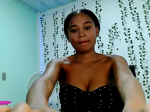 Akemy_Saunders webcam