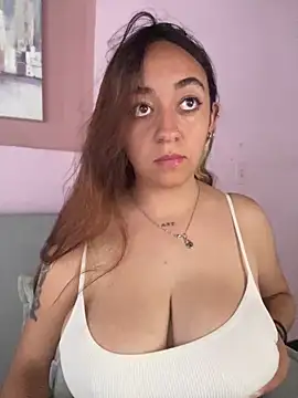 Im_Luuu webcam