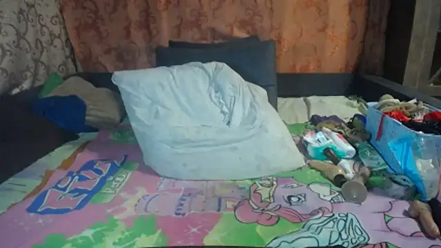 EllieLovee webcam