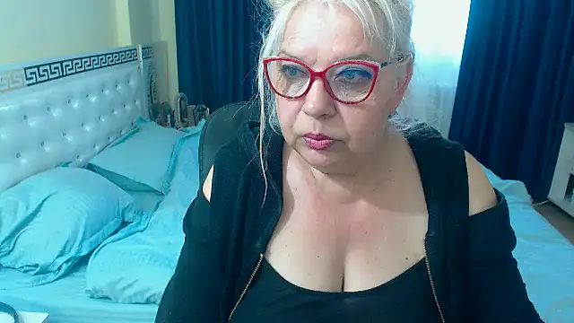 SonyaHotMilf webcam