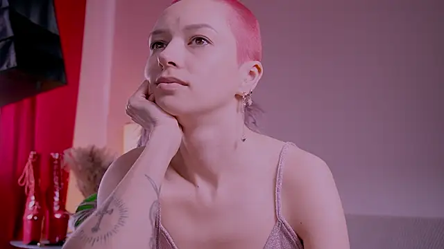 YourDarlingVivian webcam