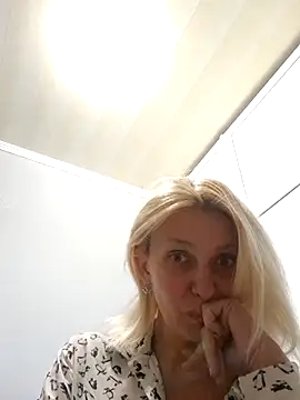 MiaLove183 webcam