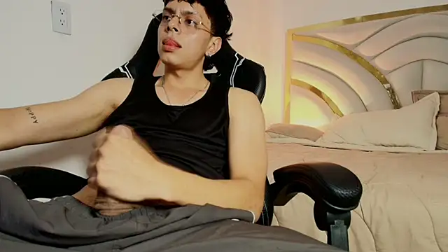 Milo_Storm webcam