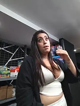 MissNyraSecret webcam