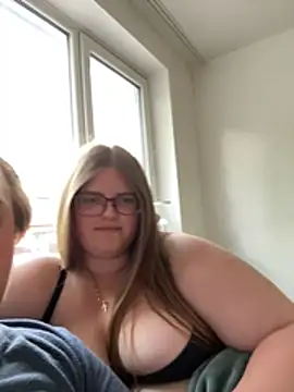 CurvyPaar2 webcam