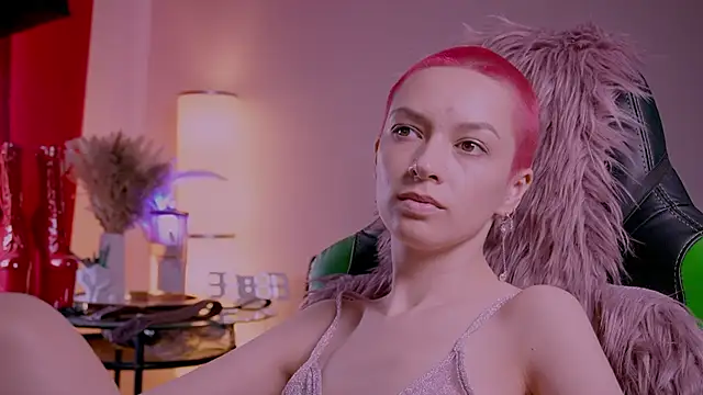 YourDarlingVivian webcam