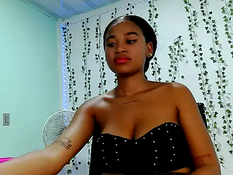 Akemy_Saunders webcam