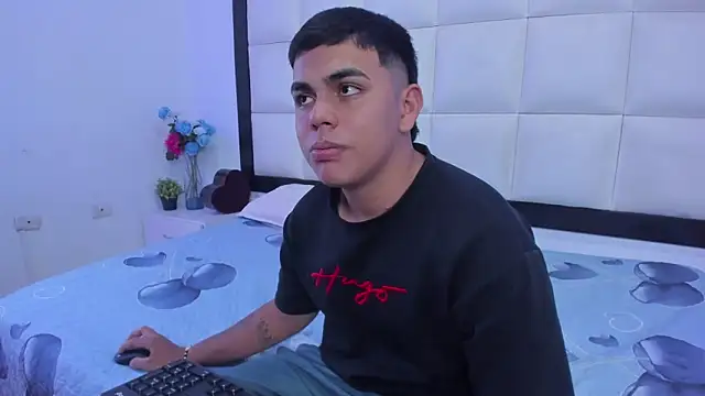 Aliss_Aron webcam