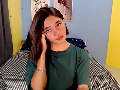 Petite_HugeCock webcam