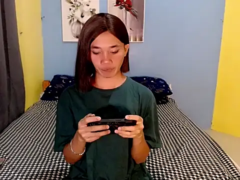 Petite_HugeCock webcam